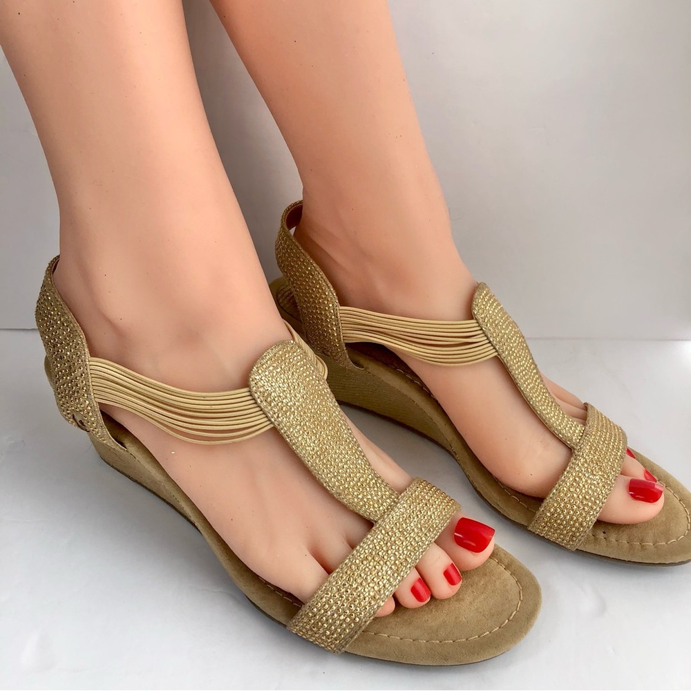 SALE🔥 NEW YORK TRANSIT Gold Tan Studded Open Toe Wedge Heel Sandals Casual